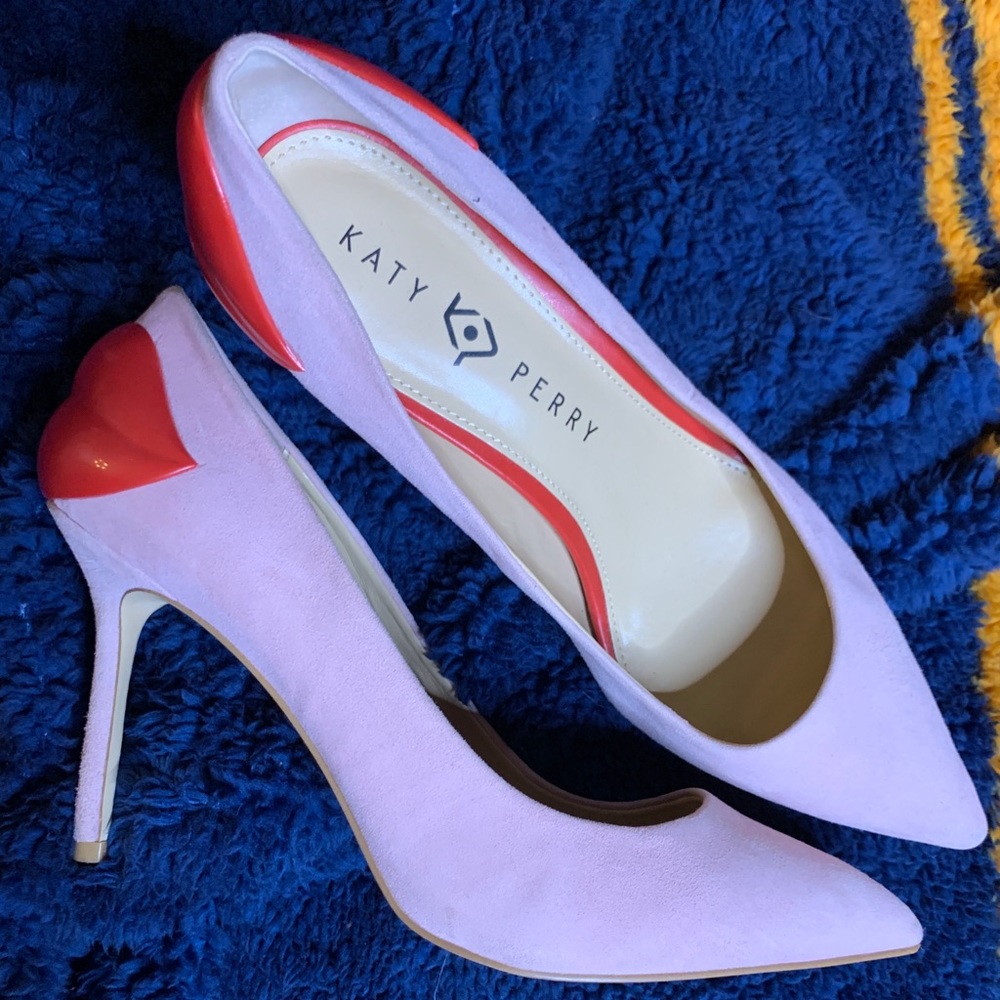 Pink suede shoe with lips